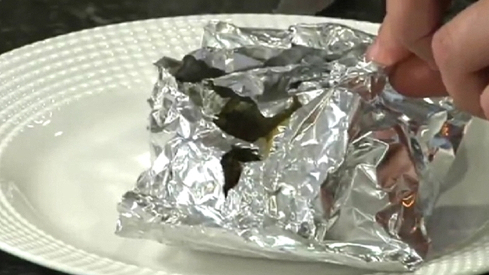 Soiled aluminium foil recycled into catalyst