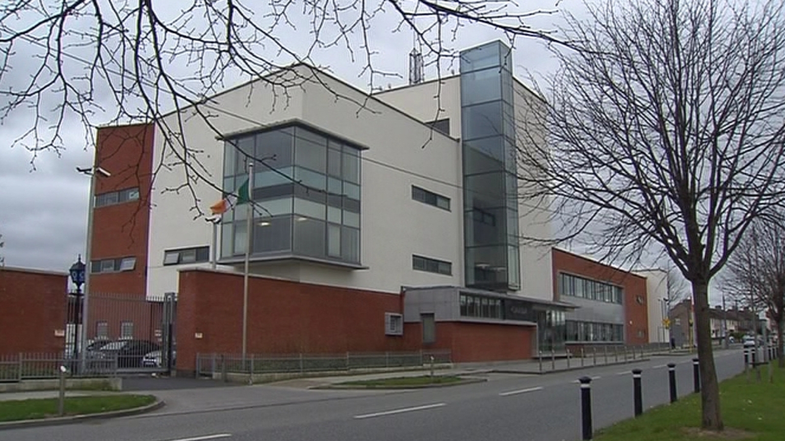 Garda station reopened following removal of device