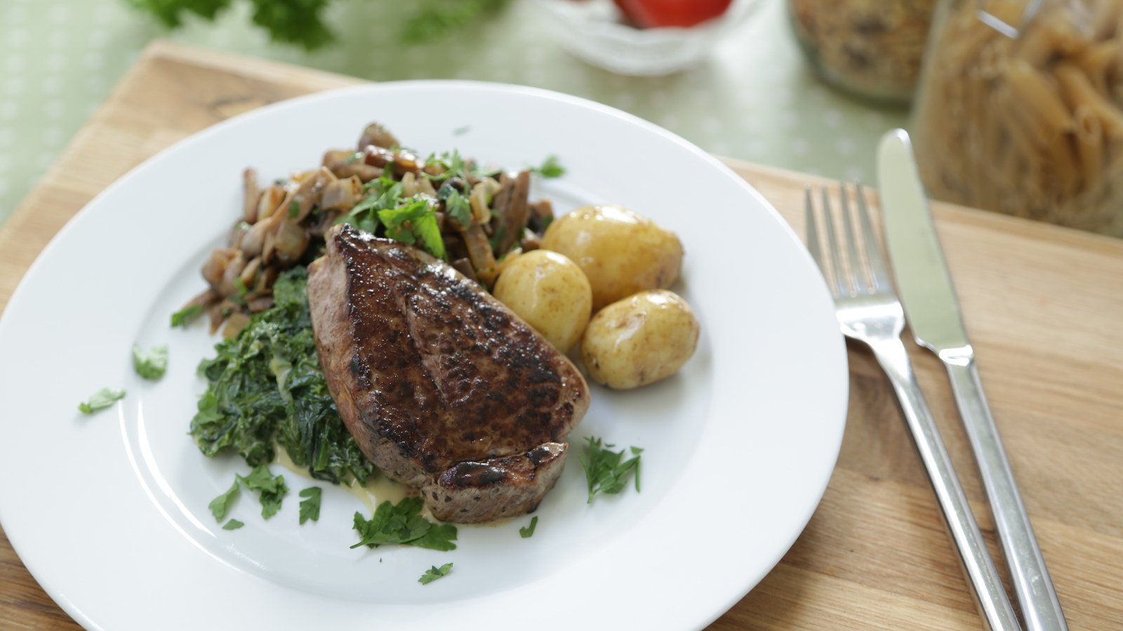Fillet steak, mushroom & creamy spinach OT