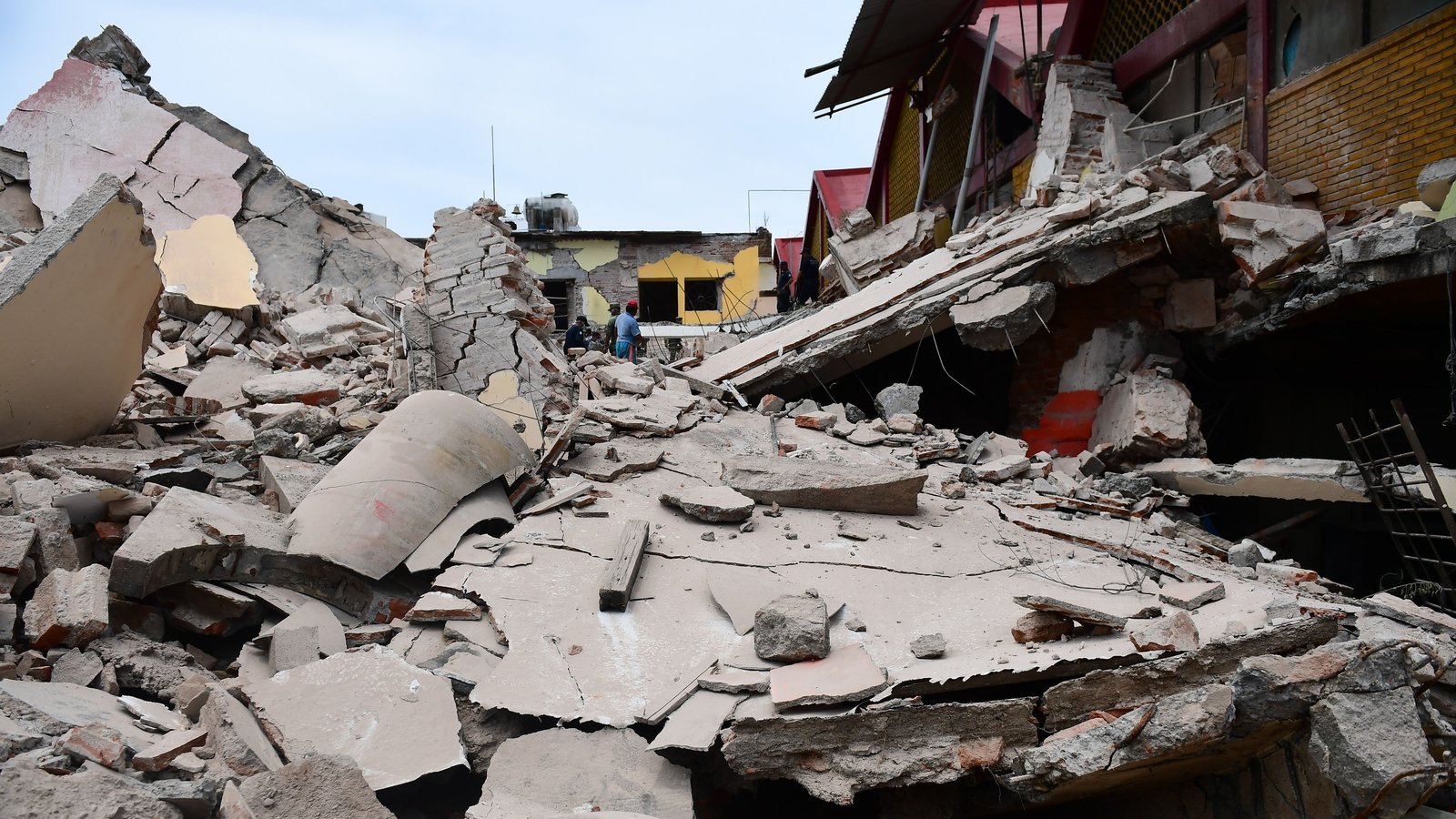 Death toll in Mexico earthquake rises to at least 61