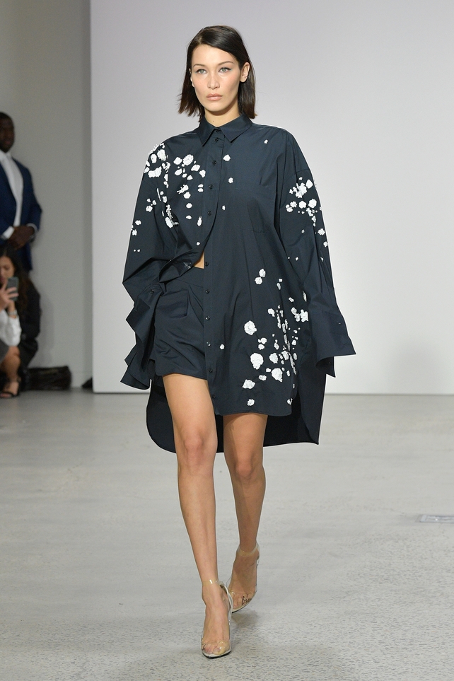 Bella Hadid looks sleek and chic as she woks the Oscar De La Renta catwalk.