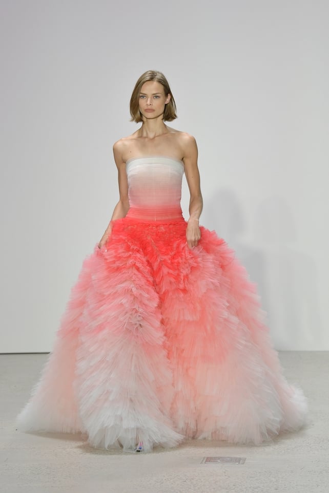 We NEED this Oscar De La Renta dress in our lives.