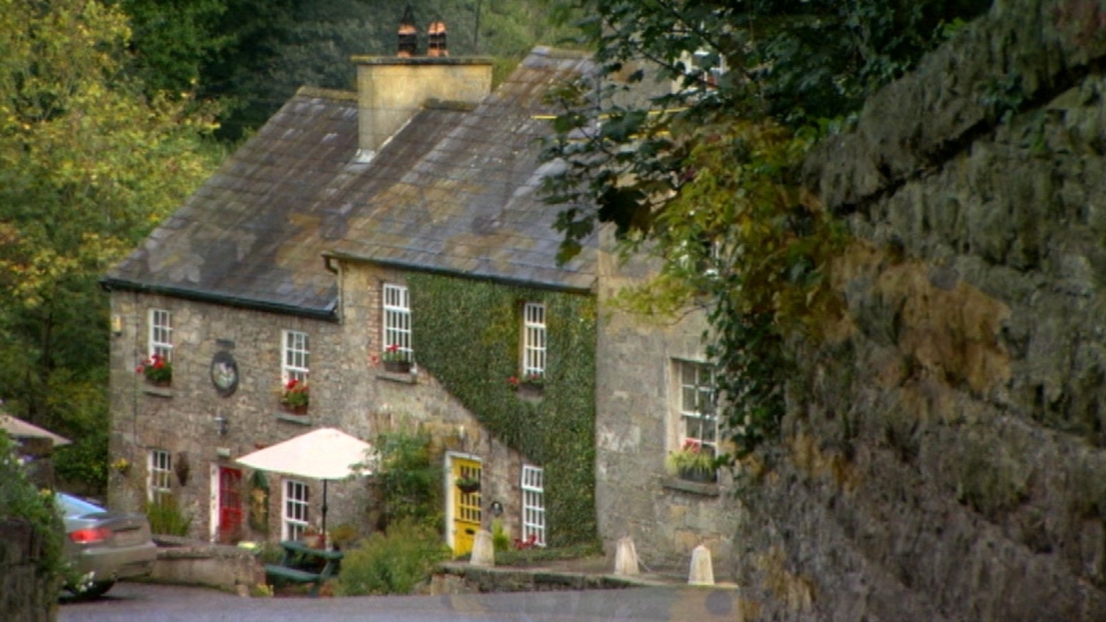 Glaslough in Co Monaghan named Ireland's tidiest town