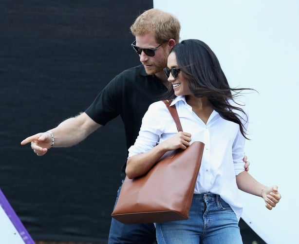 Prince Harry (R) and Meghan Markle (L) attend a Wheelchair Tennis match