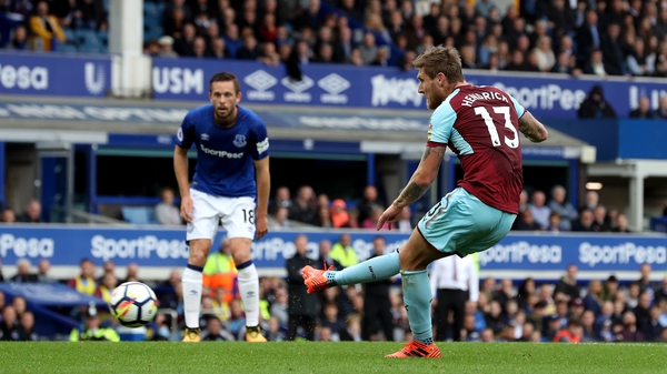 Jeff Hendrick shoots to score the only goal of the game at Goodison Park