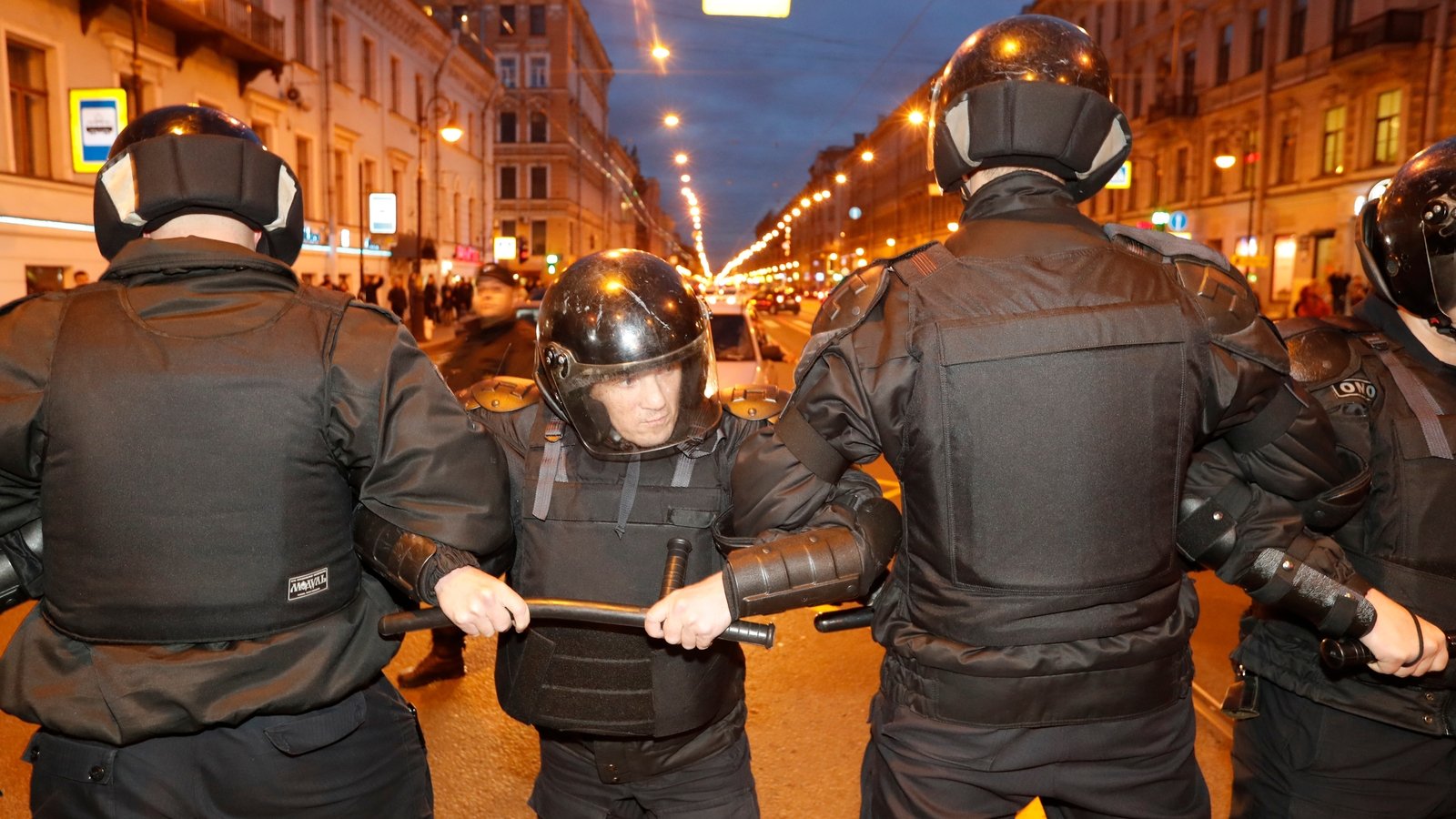 Russian during. Полицейский фашист. Полиция фашисты. Российская полиция фашисты.