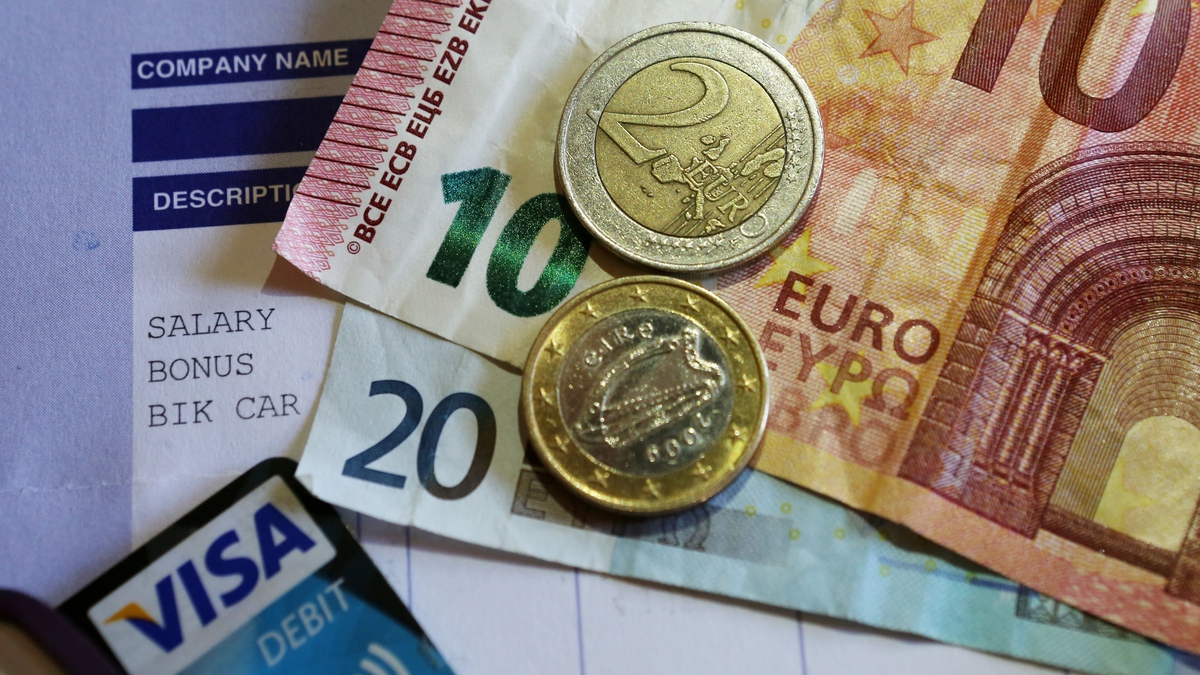 Minimum wage should be increased by €4 per hour by 2025 - ICTU