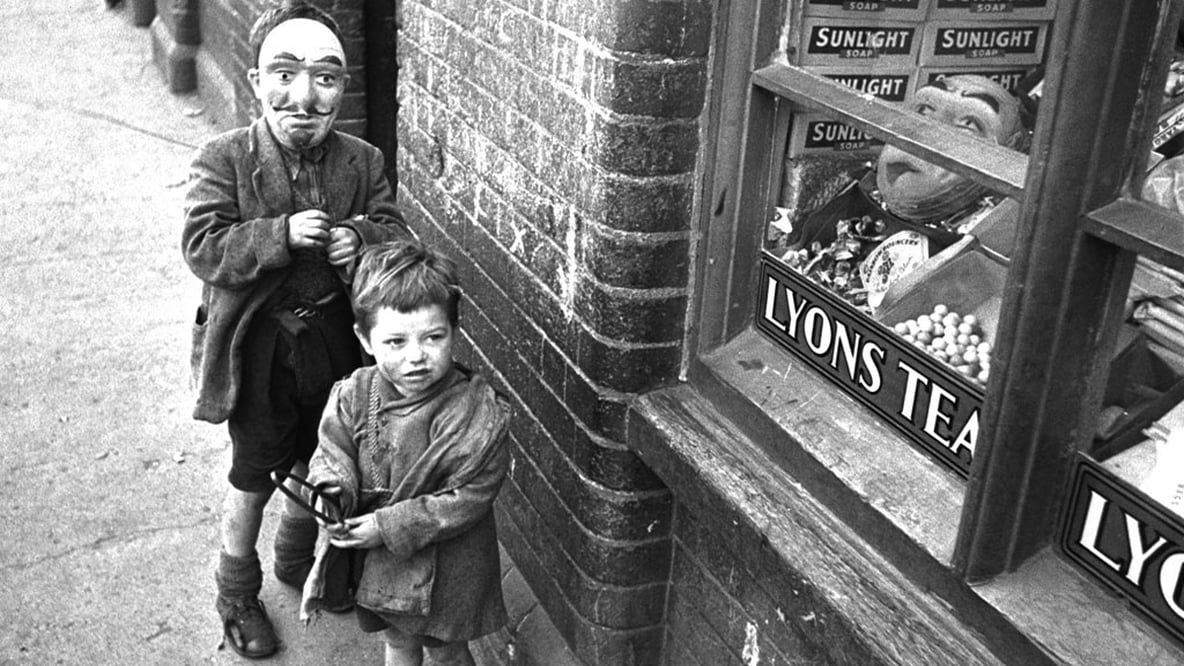 Children on Foley Street in Dublin by Nevill Johnson