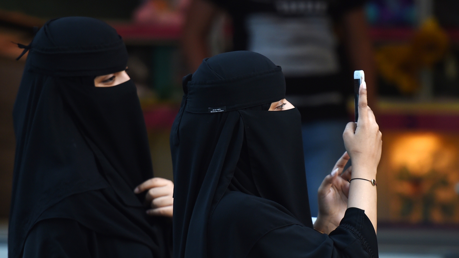 Saudi Arabia to notify women of divorce by text message.