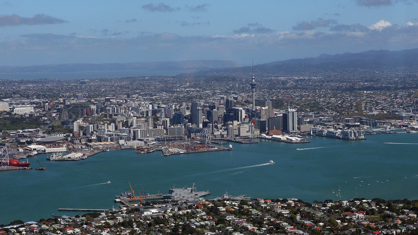 New Zealand to ban foreigners from buying homes