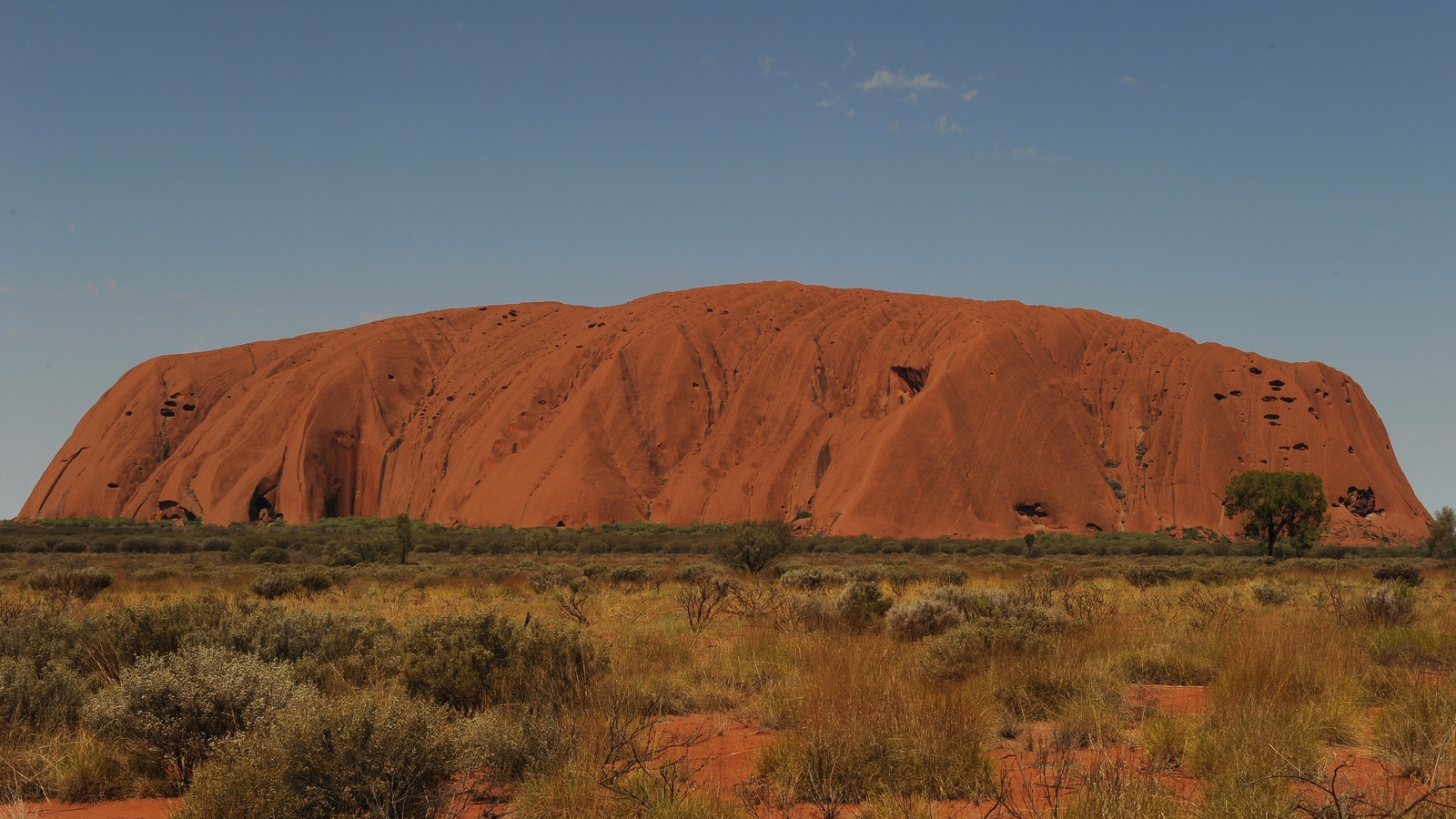 famous-australian-monument-to-be-closed-to-climbers