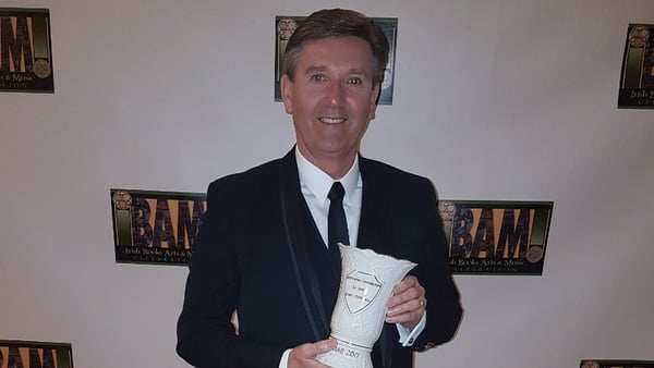 Daniel O'Donnell with is iBam! award
