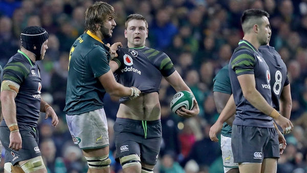 South African lock Lood de Jager gets to grips with Ireland's Iain Henderson