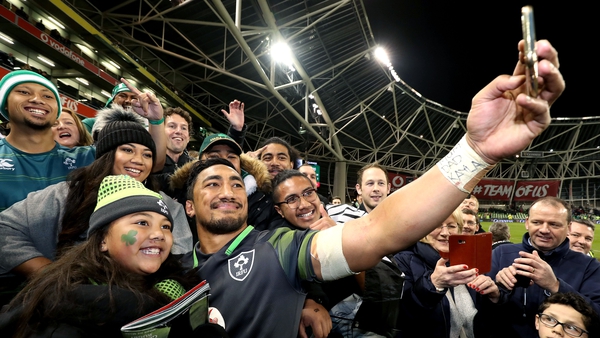 Bundee Aki takes a selfie with his family including daughter Adrianna