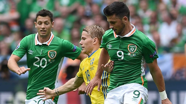 Wes Hoolahan (L) and Shane Long were left out of the starting team for the first leg in Copenhagen