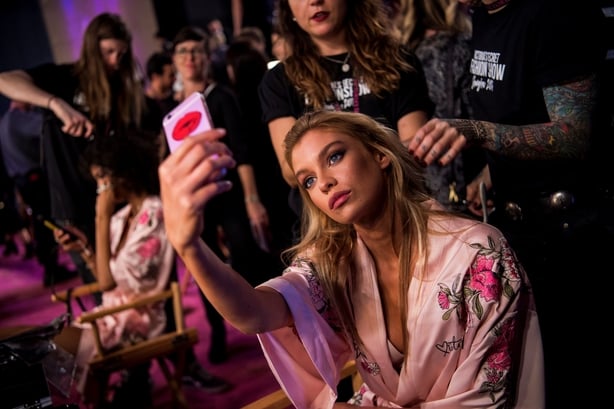 Stella Maxwell takes a selfie backstage before the start of the 2017 Victoria's Secret Fashion Show in Shanghai on November 20, 2017