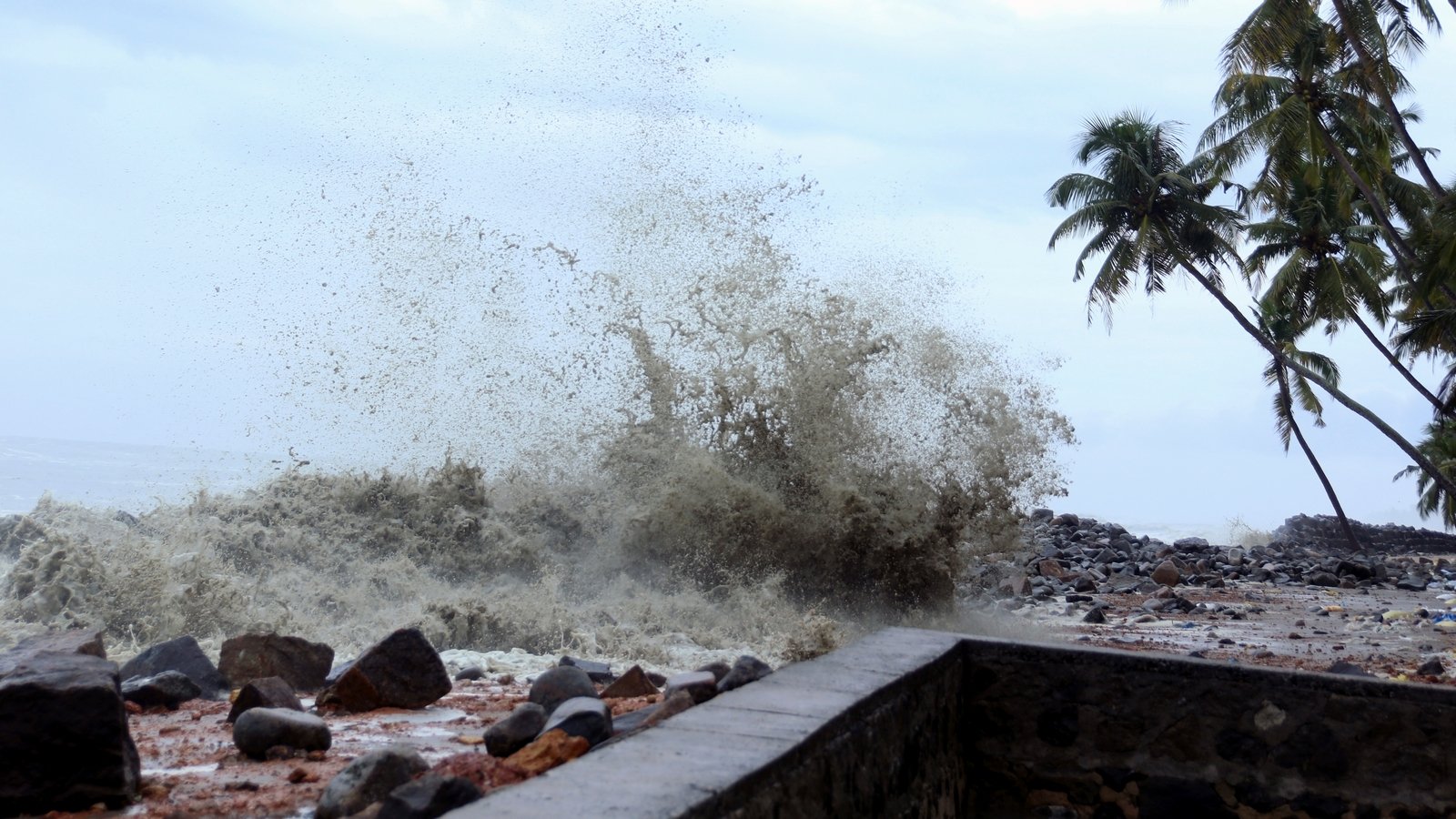 26-dead-and-thousands-evacuated-as-cyclone-hits-india