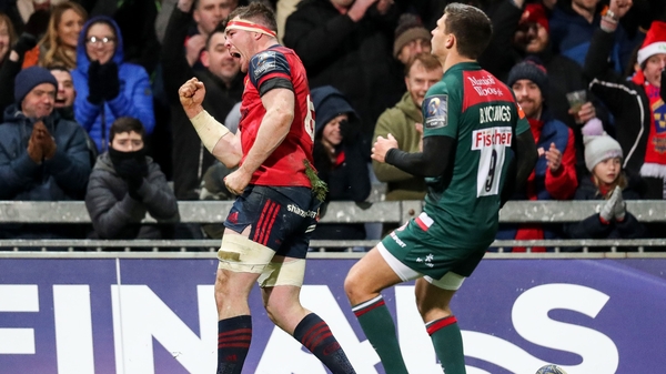 Peter O'Mahony celebrates scoring Munster's third try