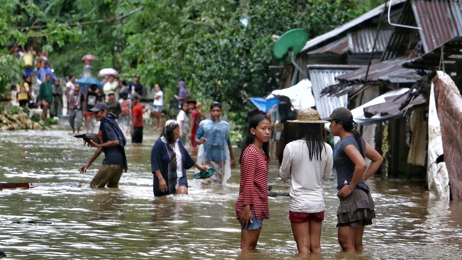 Three dead, thousands flee as storm hits Philippines
