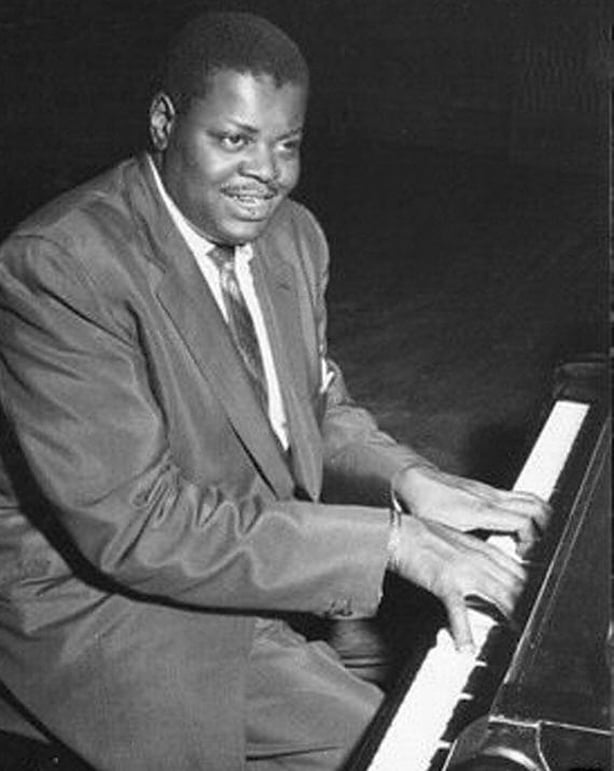 Oscar Peterson Plays review : Oscar Peterson Plays