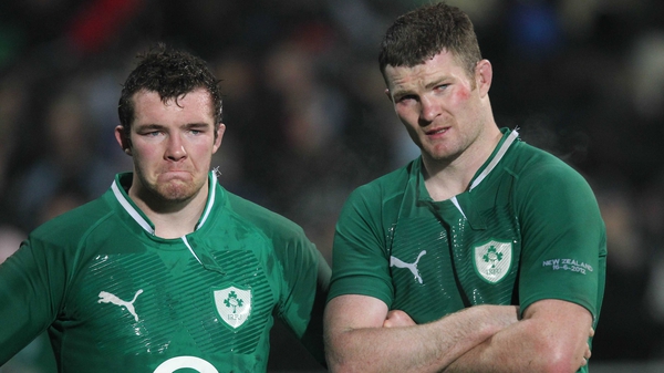 Peter O'Mahony (L) will renew acquaintances with former Munster team-mate Donnacha Ryan this weekend