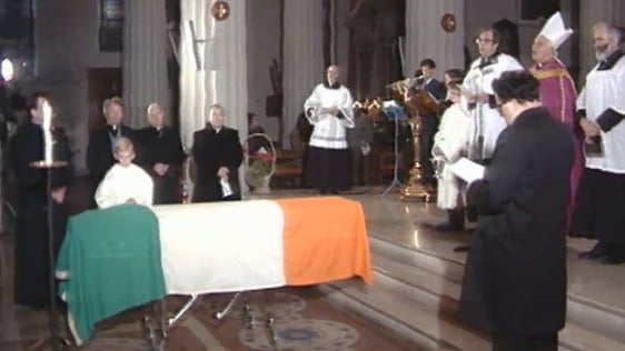 Removal of Seán MacBride's remains to the Pro Cathedral (1988)