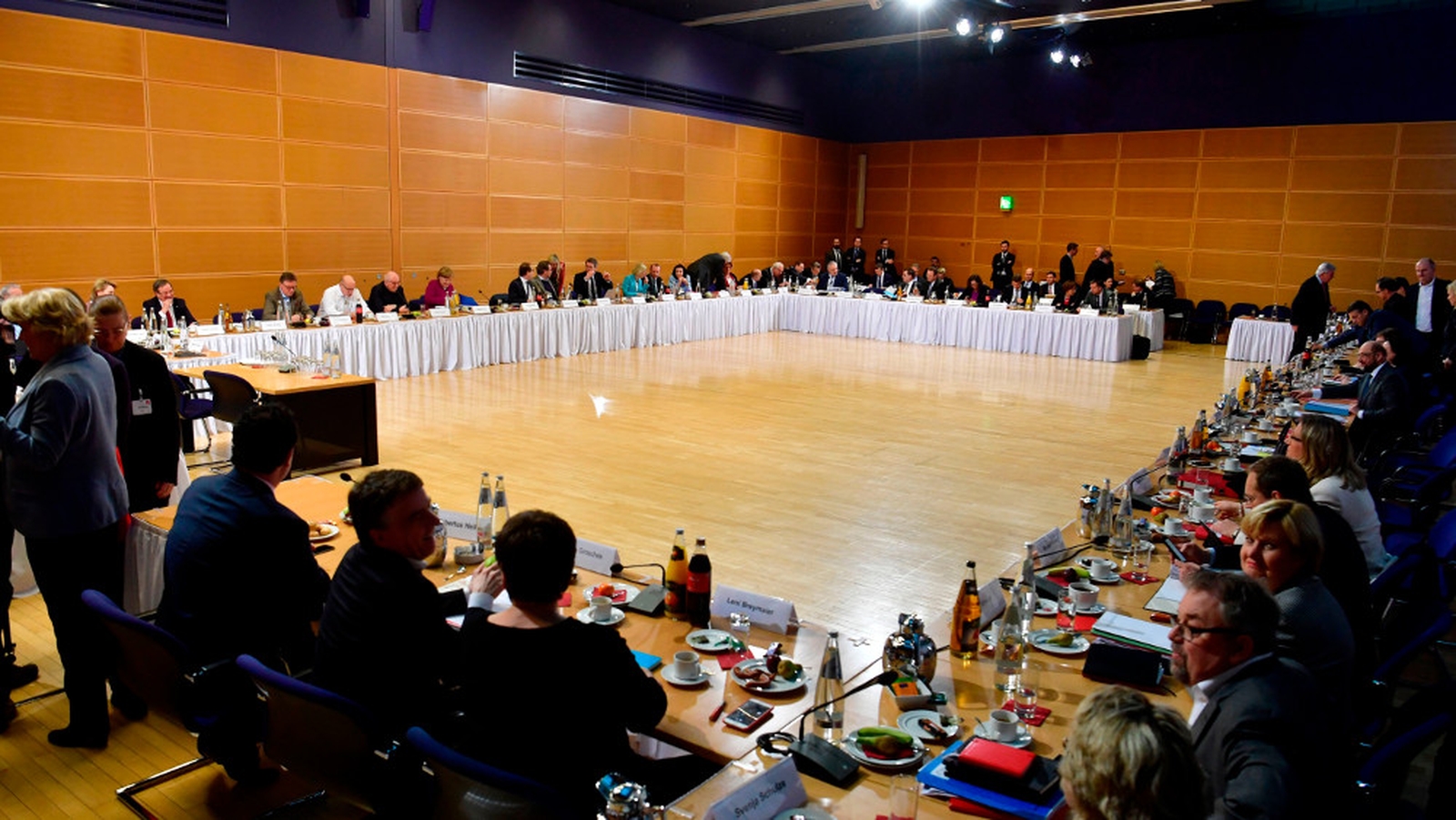 German coalition talks to continue on Monday