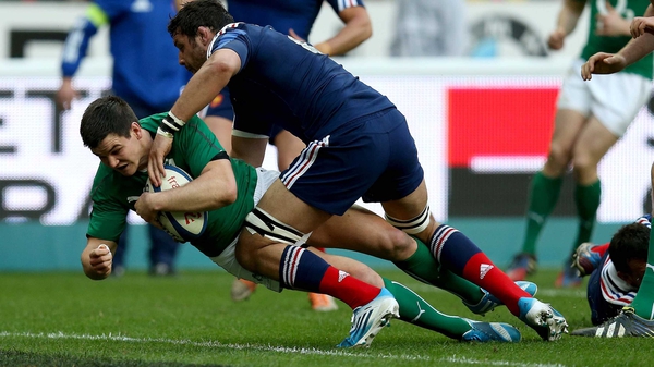 Ireland's Jonathan Sexton scores a try against France in 2014