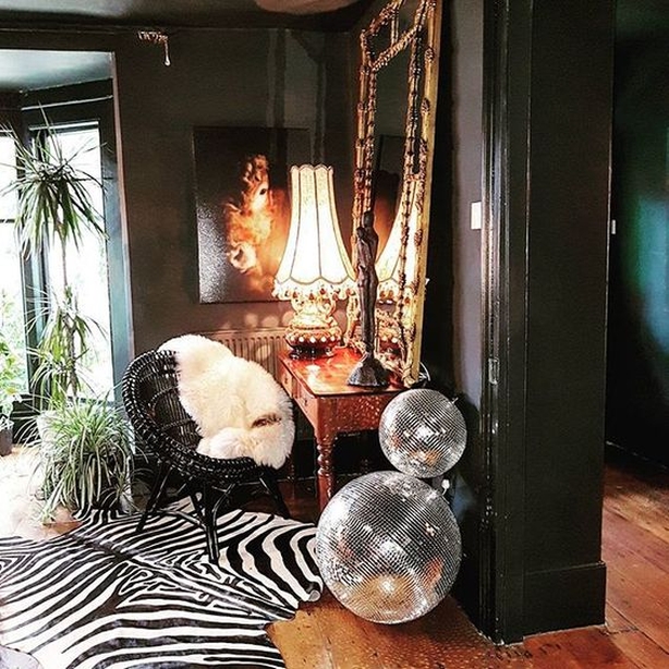@cowboykate_ instagram dark decor
