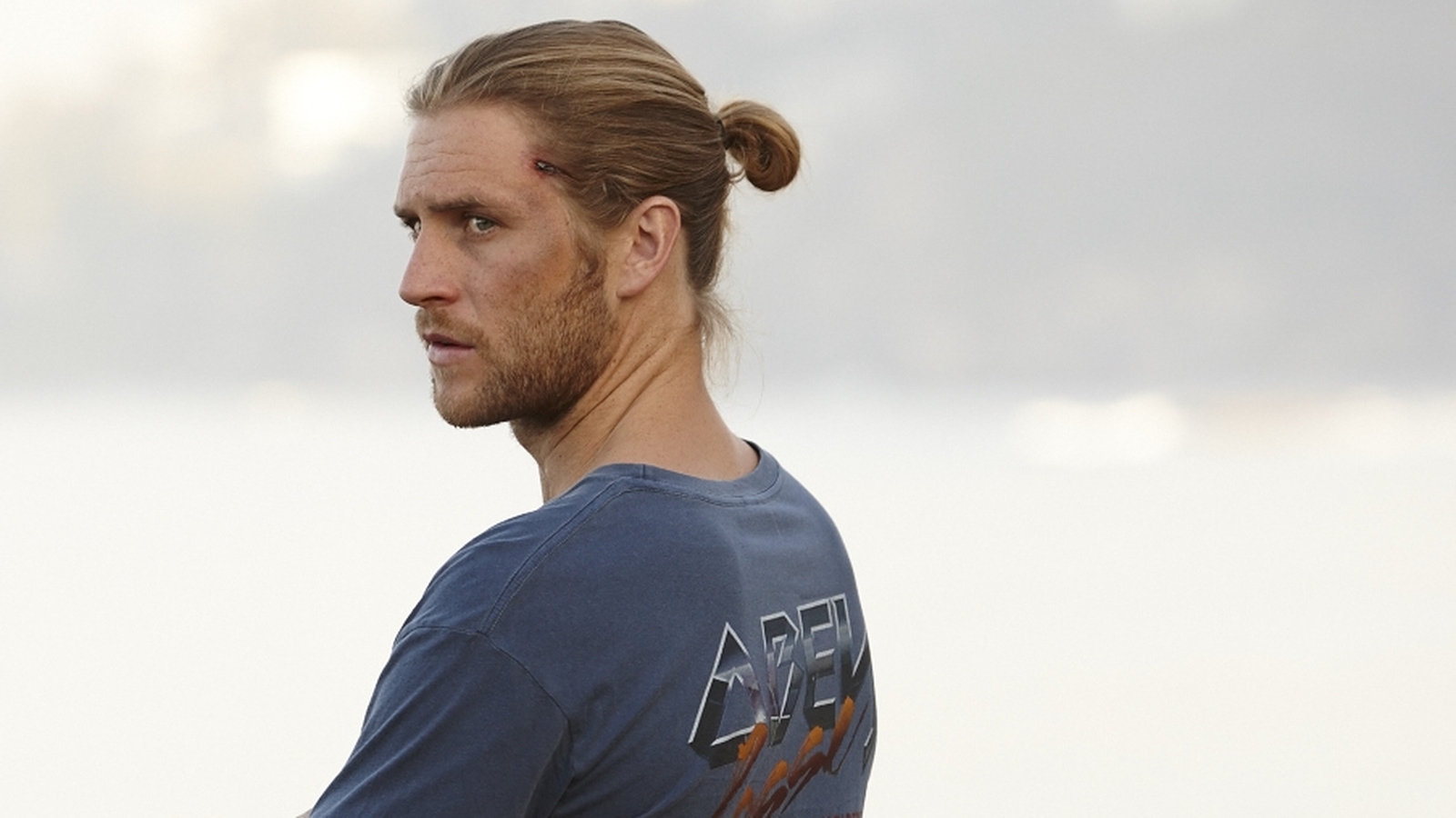 Ash is on the hunt for Robbo on Home and Away Ash is on the hunt for Robbo on Home and Away