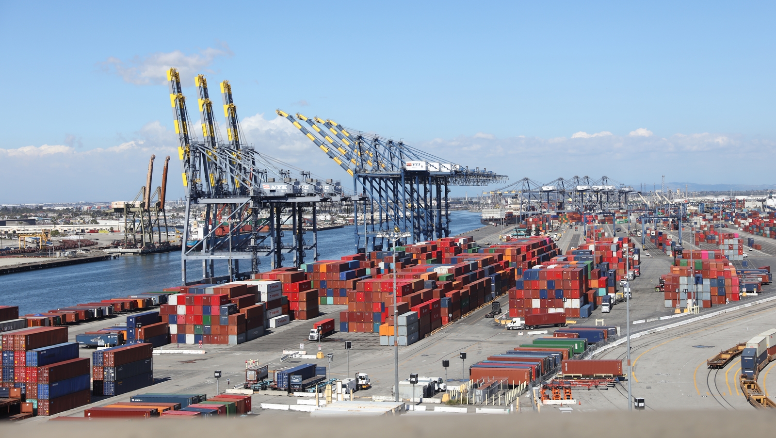 China trade surplus with US swells to record high photo picture China trade surplus with US swells to record high