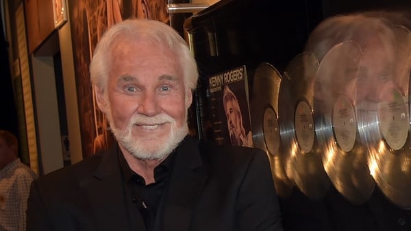 Kenny Rogers has cancelled all up coming gigs