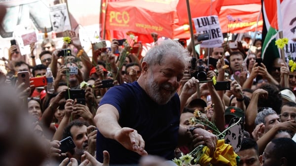 Luiz Inacio Lula da Silva addresses crowds before turning himself over to police