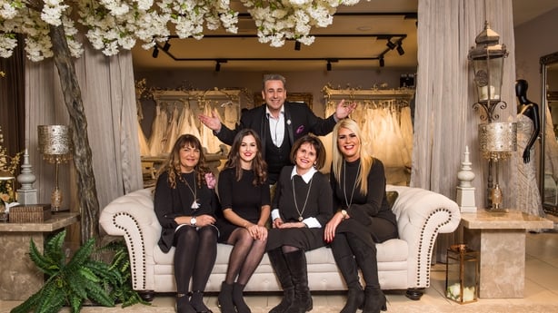 Janice-OLeary-Ciara-ODowling-Mary-ODowling-Denise-ORiordian-with-Peter-Kelly