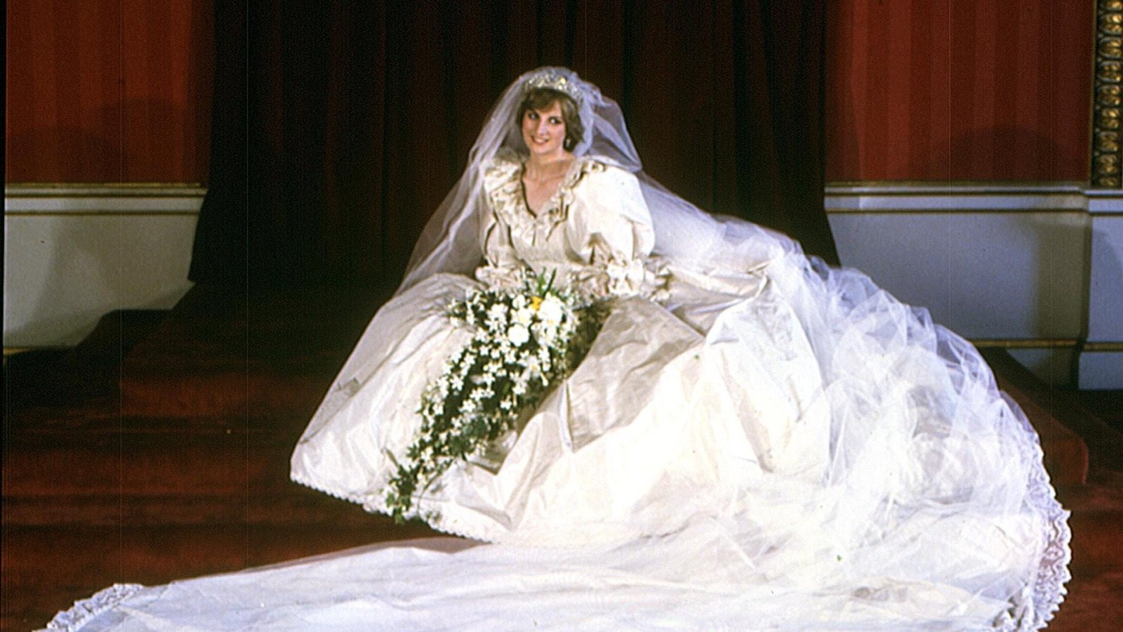 50 of Princess Diana's Most Amazing Gowns of All Time | Vestidos princesa  diana, Boda de la princesa diana, Lady diana spencer