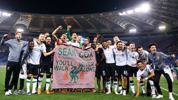 Liverpool players displayed a tribute to Sean Cox after qualifying for last year's Champions League final