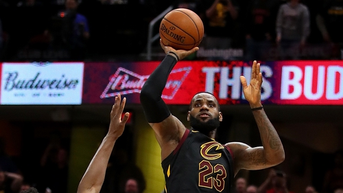 LeBron one-handed buzzer beater secures Cavs victory