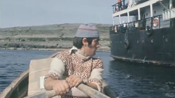 Man rowing currach from Inis Meáin to the Naomh Éanna ferry (1978)