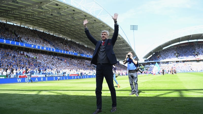 Arsene Wenger received a guard of honour and a 22nd minute standing ovation from both sets of fans