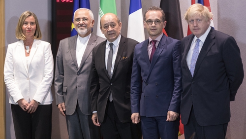 Federica Mogherini (L) with Iranian foreign minister Mohammad Javad Zarif (r) and other EU foreign ministers in Brussels