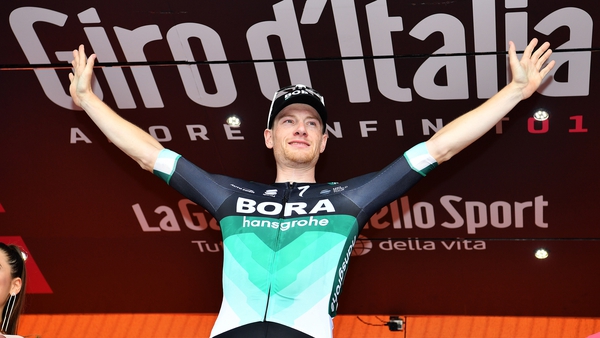 Bennett is now just 22 points Elia Viviani in the points classification