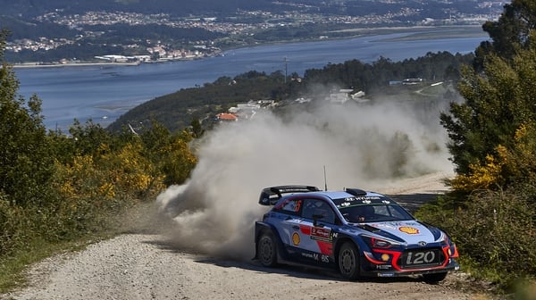 Thierry Neuville leads in Portugal