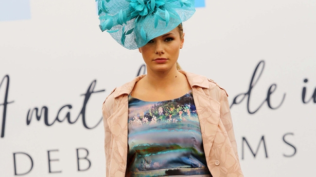 Bloom Fashion Stage