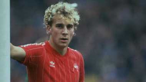 Neale Cooper playing for Aberdeen in 1984