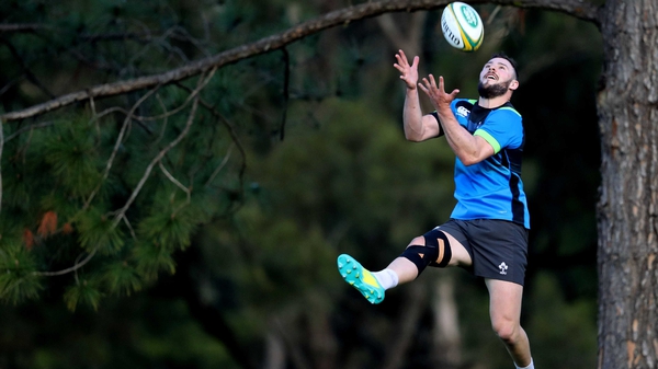Robbie Henshaw takes to the skies on the Gold Coast