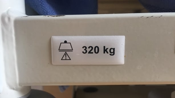Hospital bed 320 kg capacity