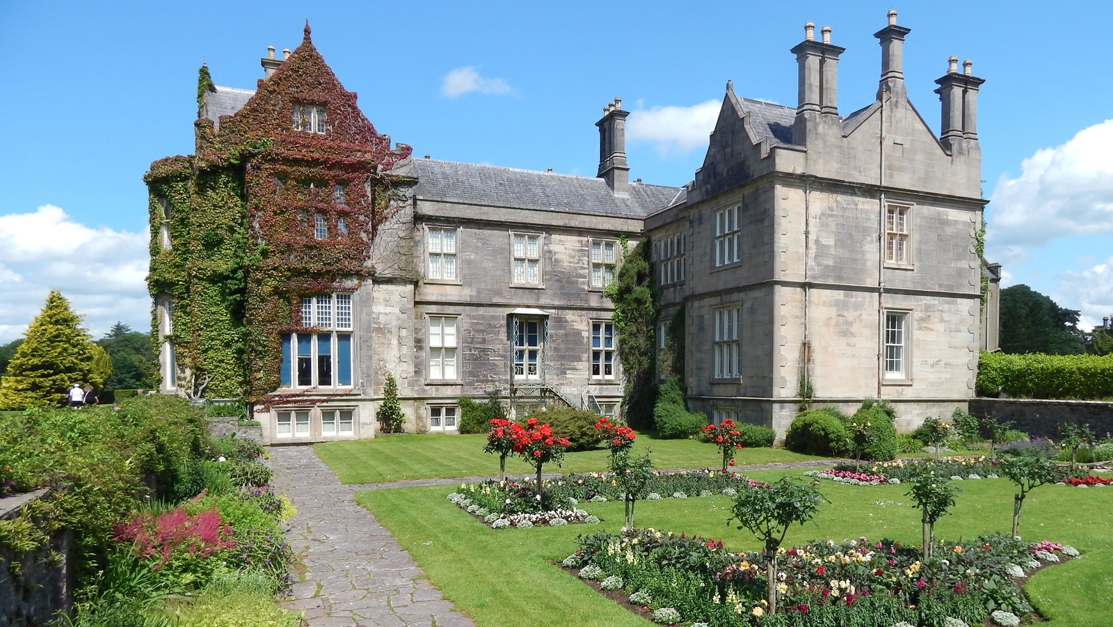 Extra parking facilities approved for Muckross House