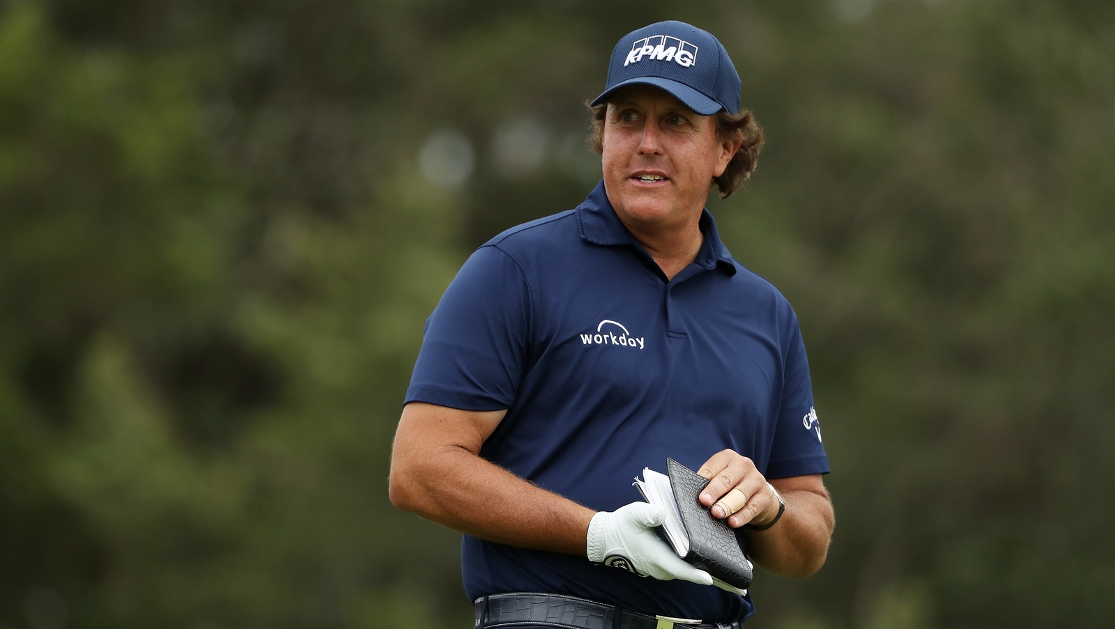 Mickelson hits career-low 12-under first round