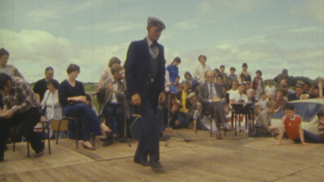 Sean-nós dancing in An Spidéal (1983)