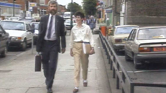 Karen Gearon and unidentified man, Mespil Road, Dublin (1988)